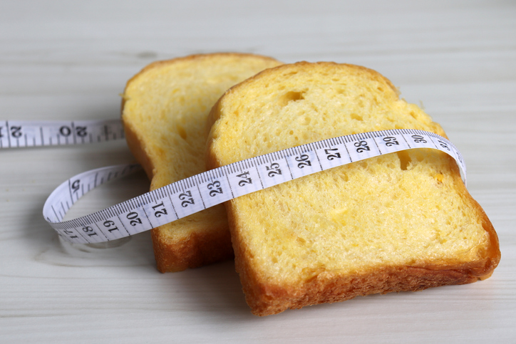 reduce carbs: bread and measuring tape