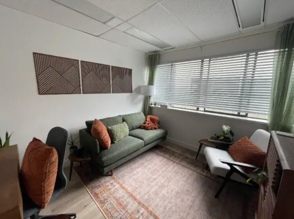 registered dietitian and nutritionist office in Vancouver, BC JM Nutrition registered dietitian and nutritionist office interior Vancouver, BC JM Nutrition